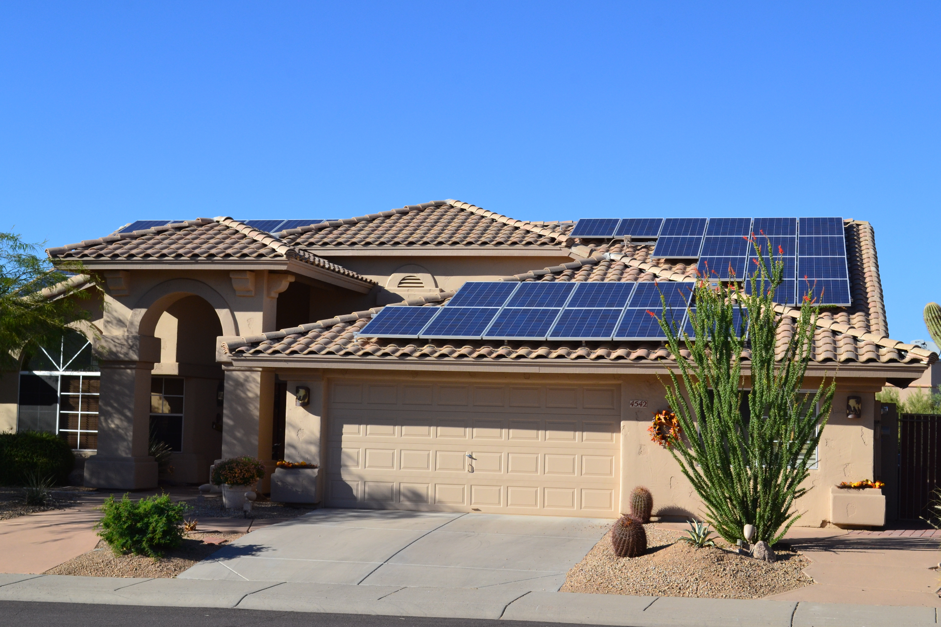How to Explain the ROI of Solar Panels to Customers